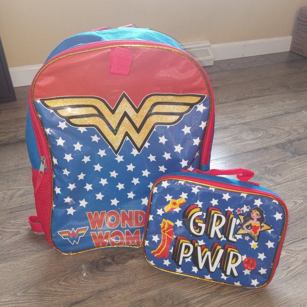 Wonder Woman backpack & lunchbox